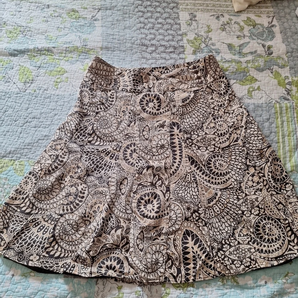 Geoffrey Beene Black and Cream Patterned Fabric